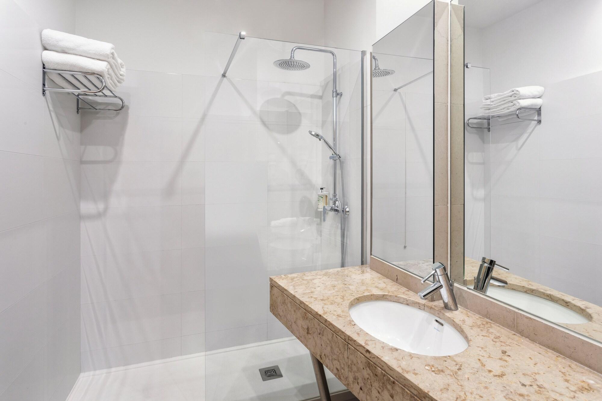 Equipamiento de Habitación B&B Hotel Cantanhede Coimbra