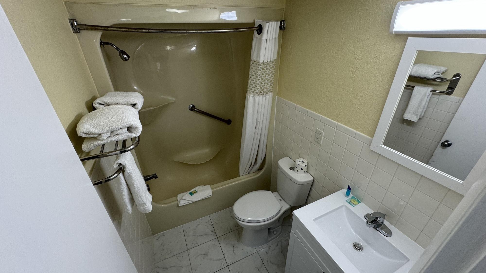 Equipamiento de Habitación Americas Best Value Inn New London Mystic
