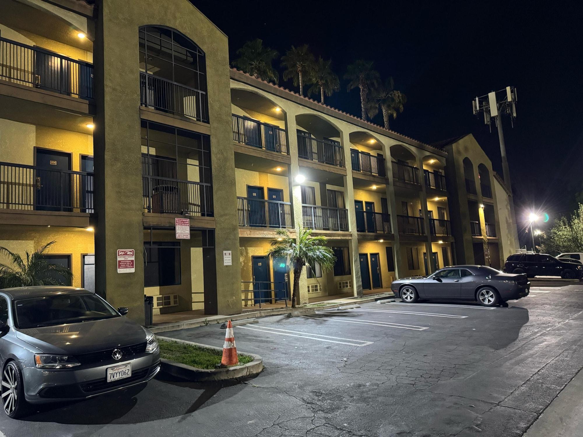 Vista Exterior Five Star Inn West Covina