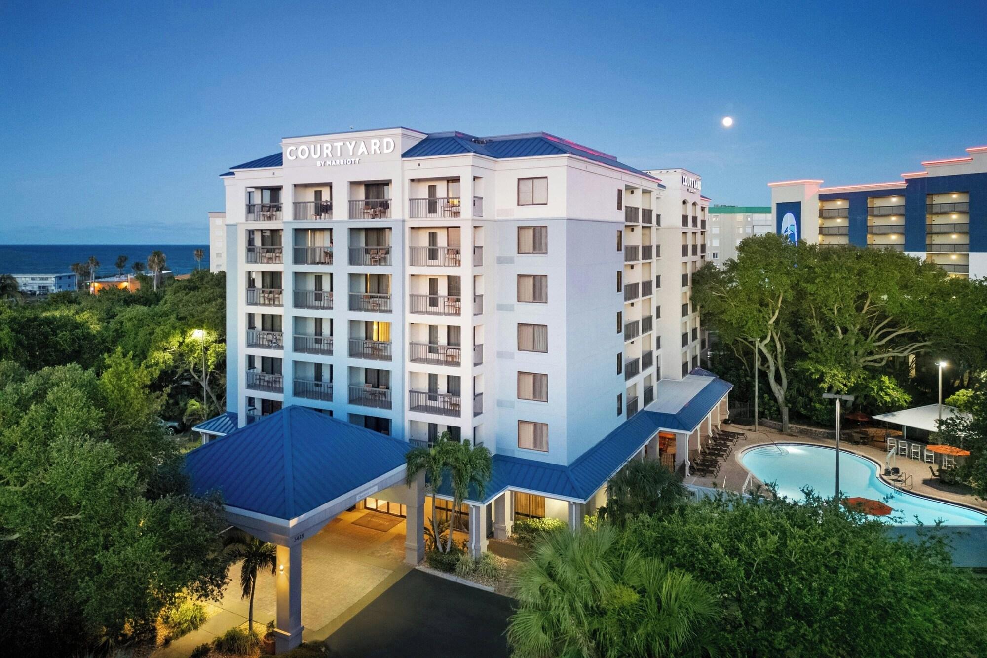 Vista Exterior Courtyard Cocoa Beach Cape Canaveral
