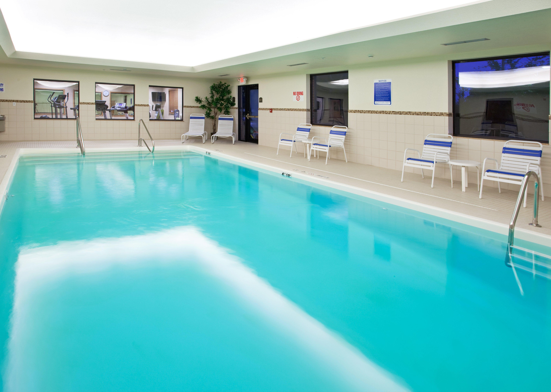Vista Piscina Holiday Inn Express Hotel & Suites Chesterfield