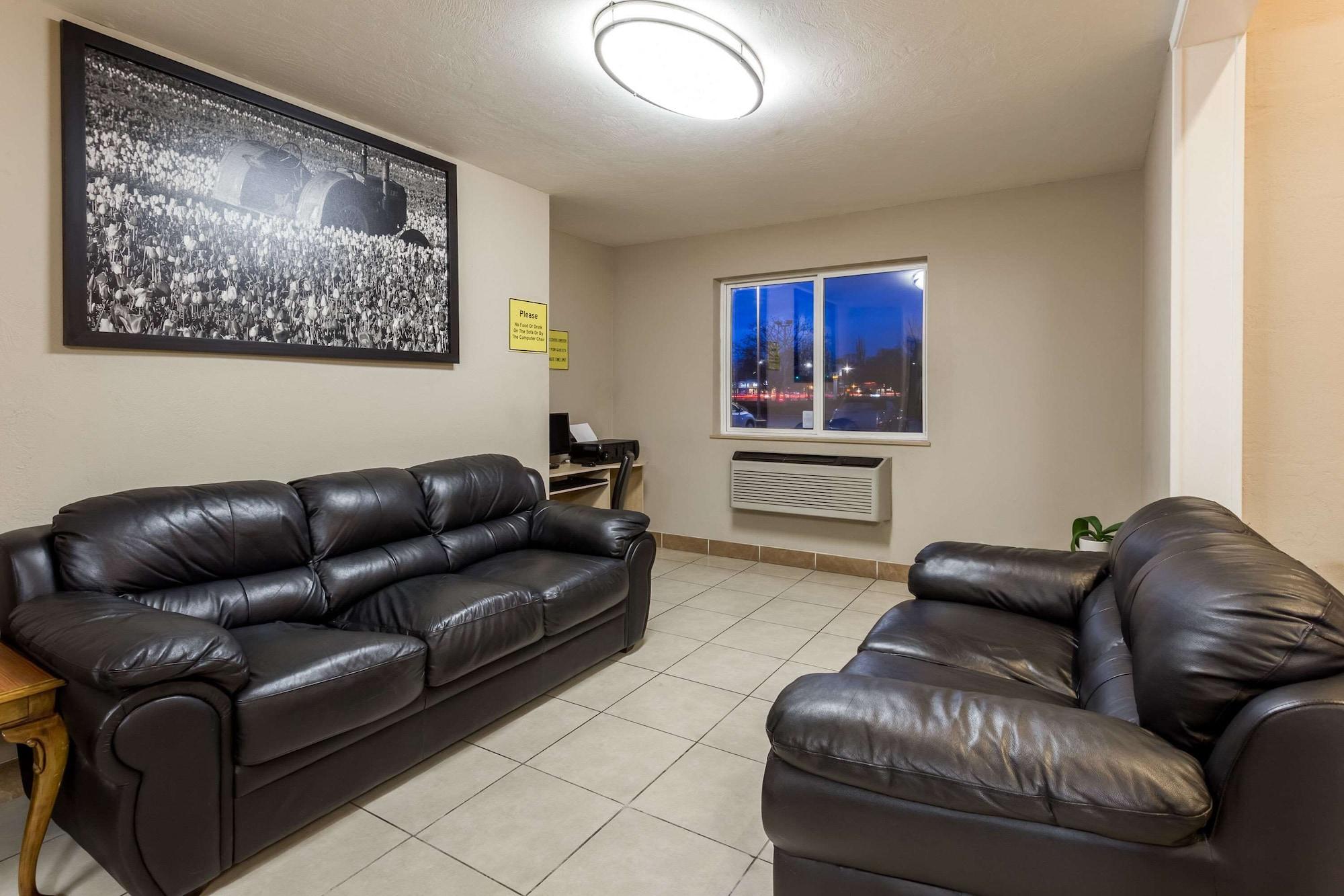 Vista Lobby Super 8 by Wyndham Corvallis