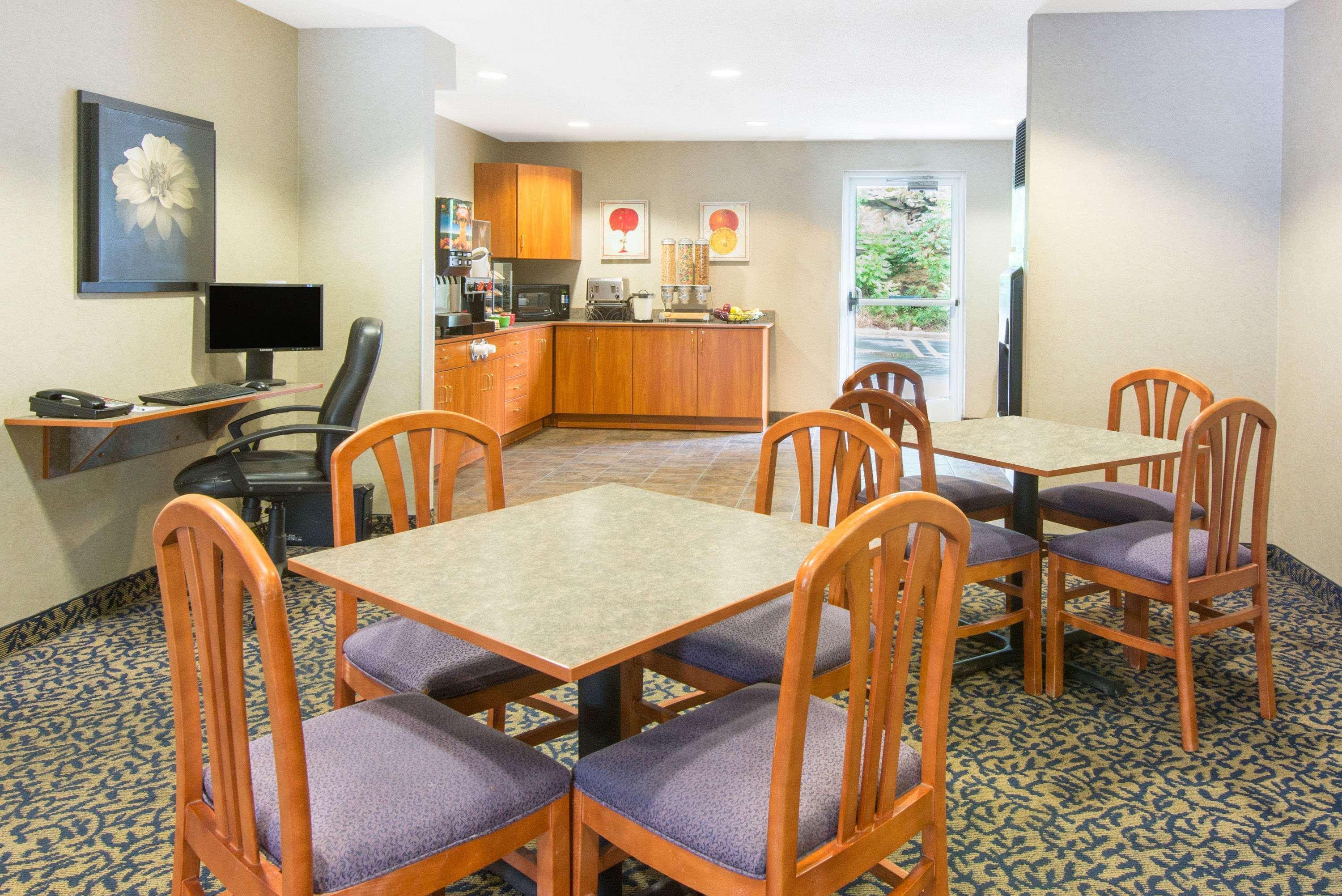Restaurant Microtel Inn & Suites by Wyndham Hazelton/Bruceton Mills