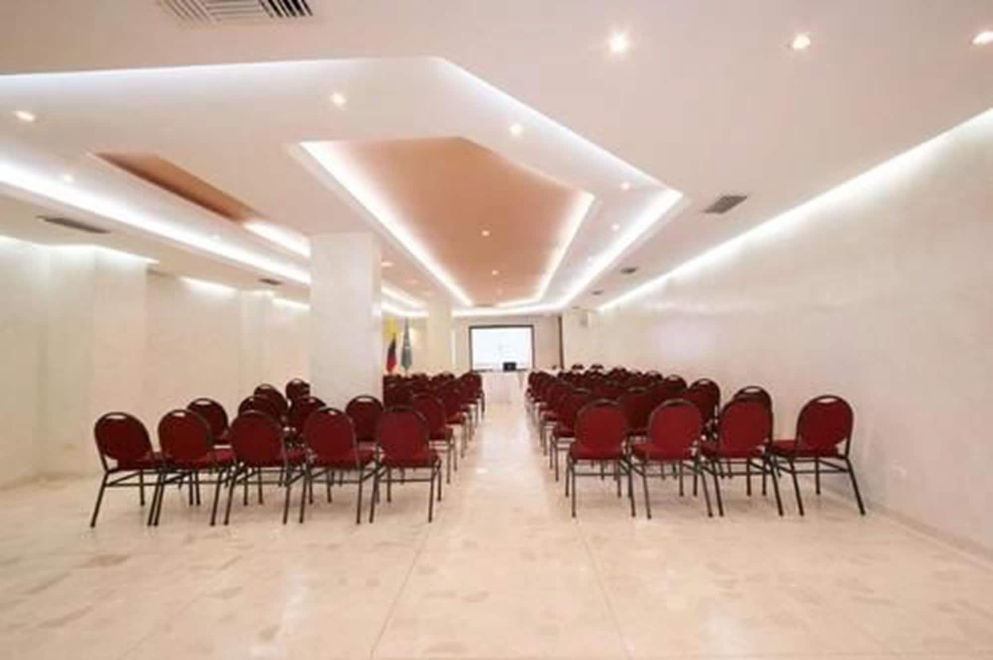 Sala de Reuniones Intersuites
