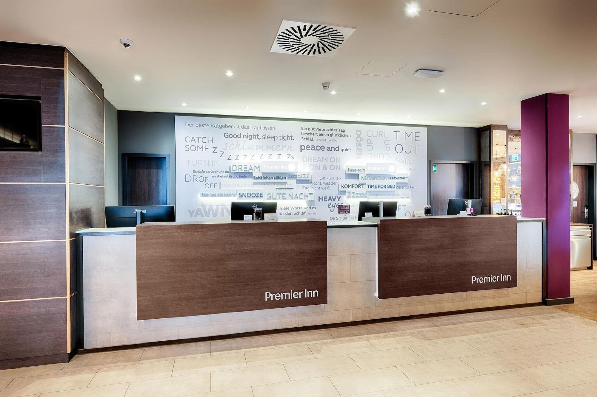Vista Lobby Premier Inn Berlin City Süd