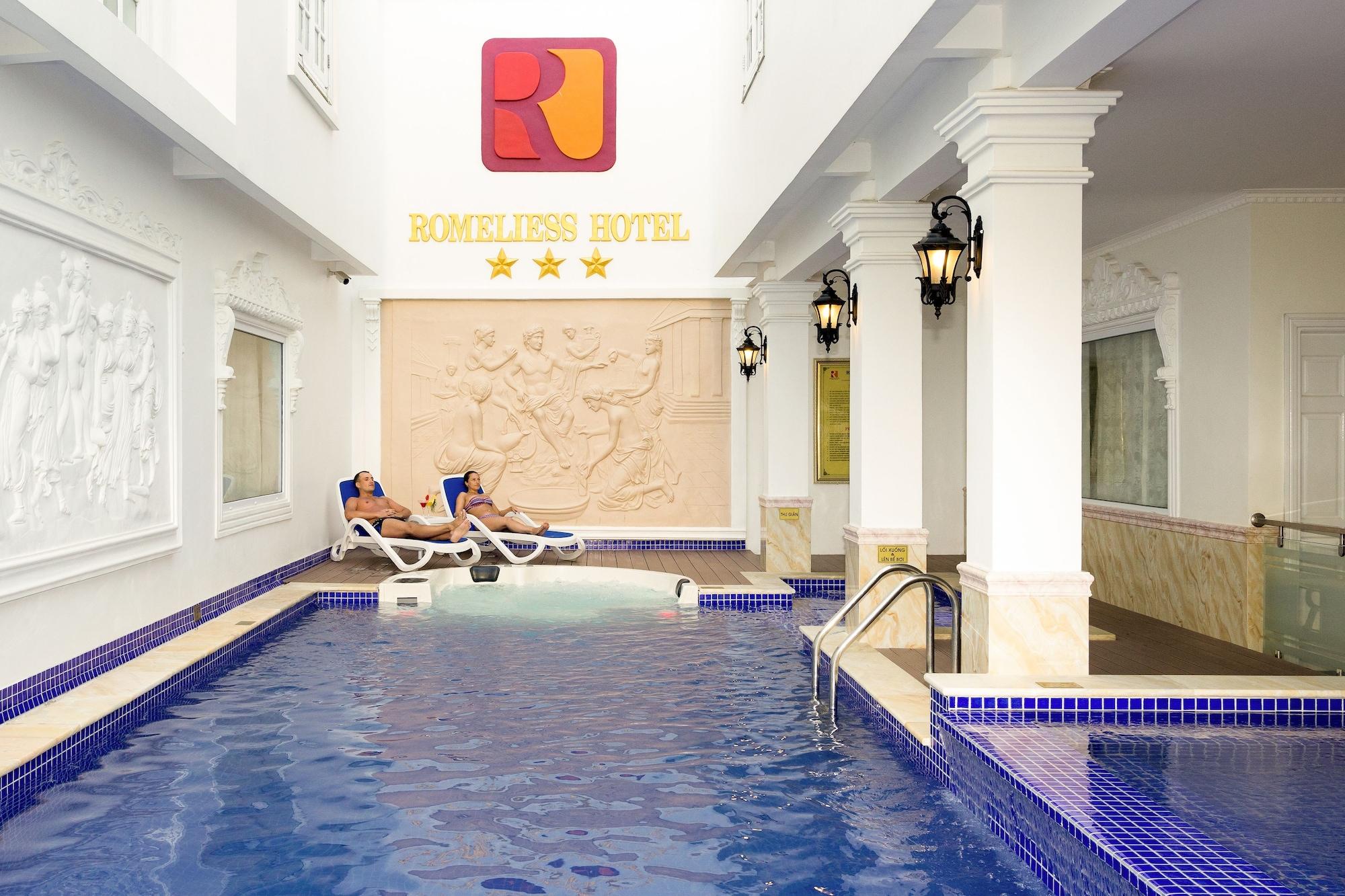 Vista Piscina Romeliess Hotel