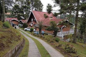 Alquiler Vacacional - High Standard House in Alto de Capivari for 20 people with 8 bedrooms and 4 suites