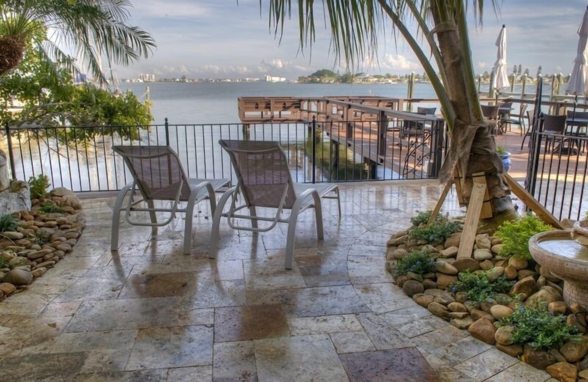 Varios Pasa Tiempo Private Waterfront Resort - Adults Only