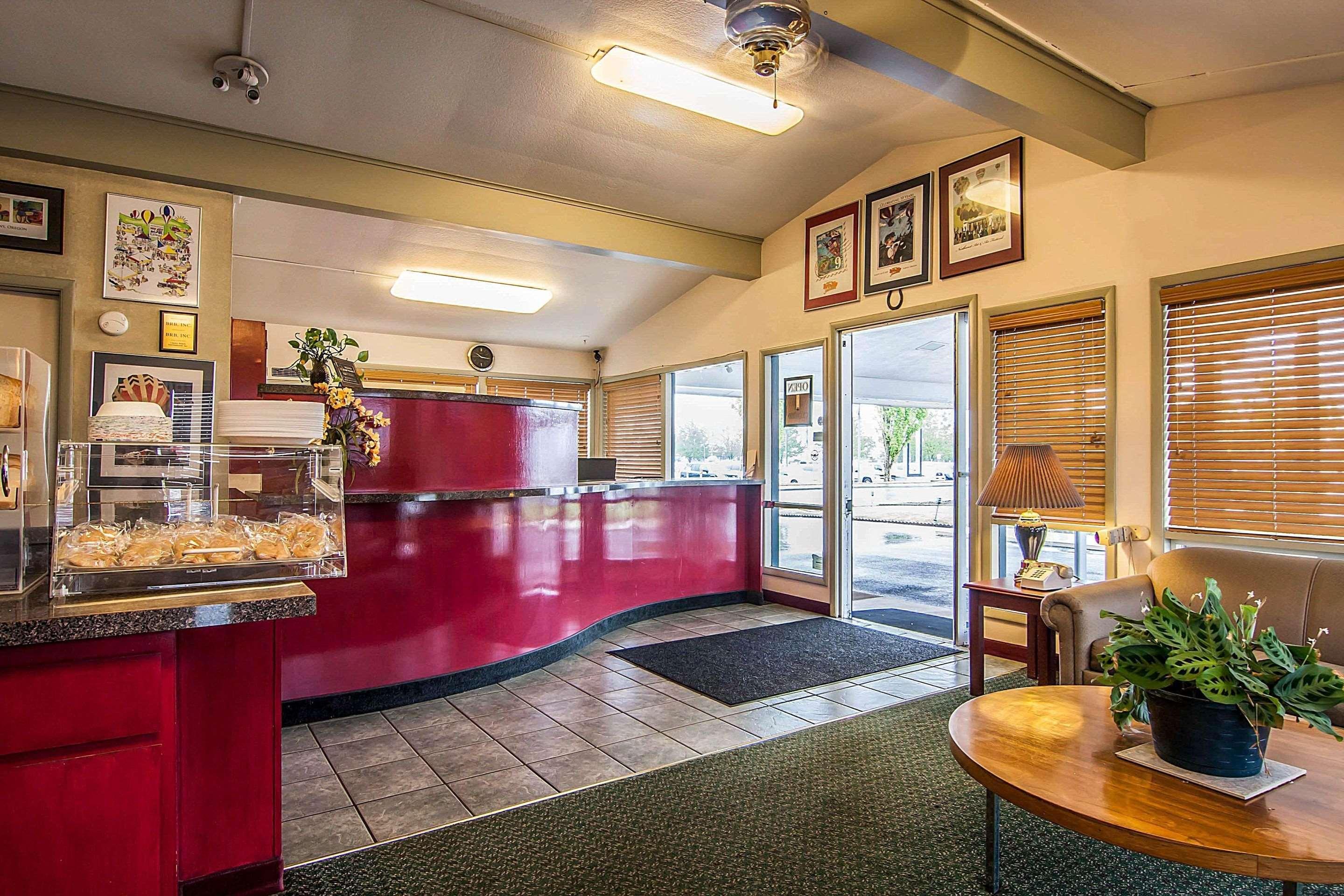 Vista Lobby Rodeway Inn Albany