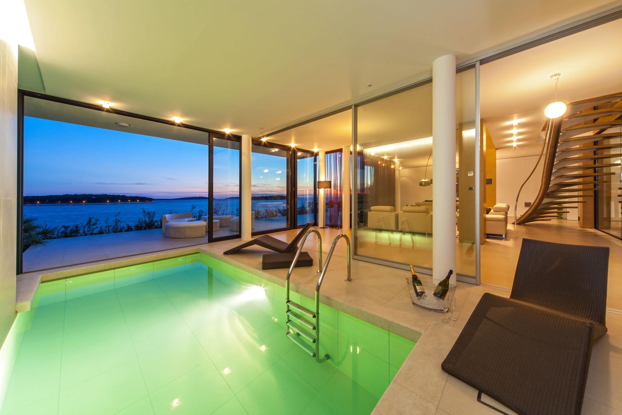 Set de Habitación Golden Rays Luxury Villas