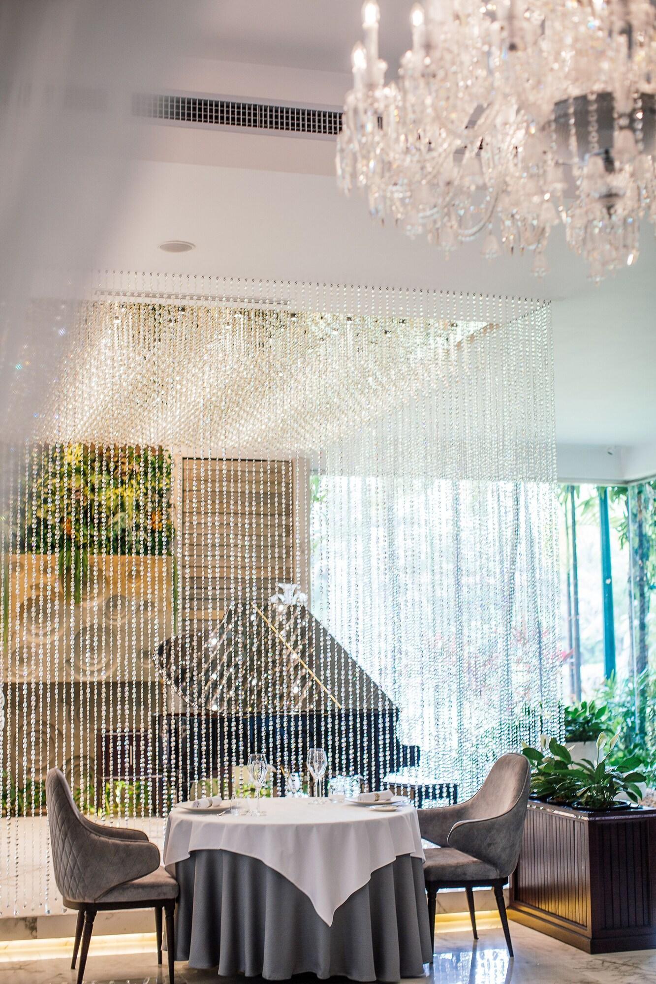 Restaurant THE PRIVILEGE FLOOR by Borei Angkor