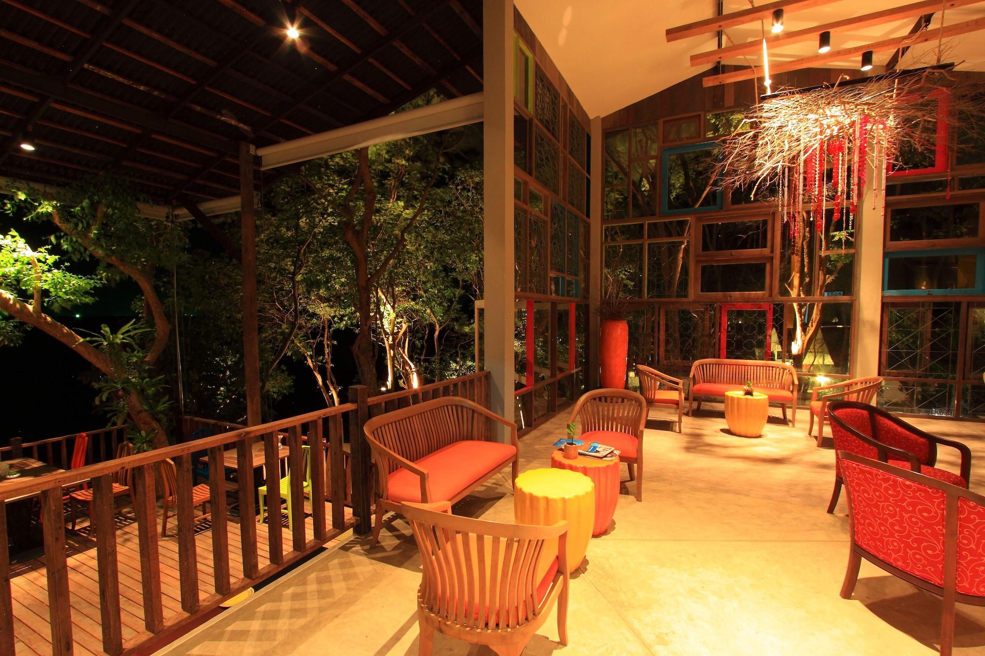 Bar/Salón Baan Supparod