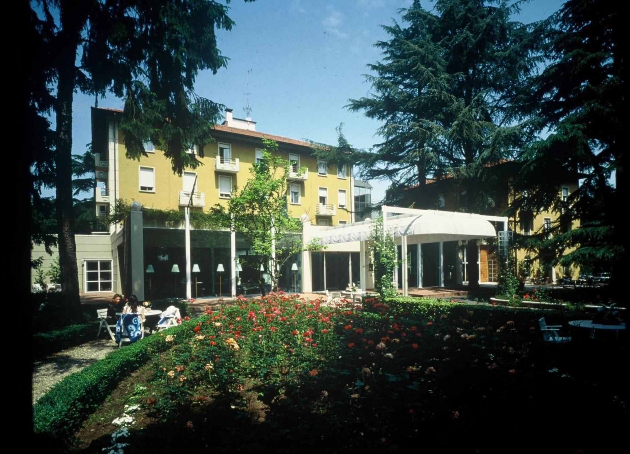 Vista Exterior Romantik Hotel Delle Rose  Terme & Wellness  Spa