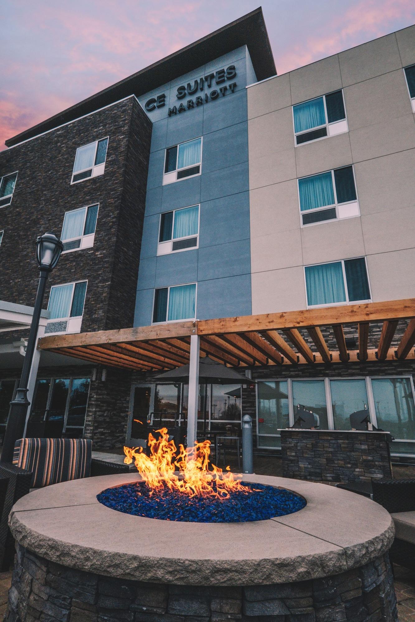 Vista Exterior TownePlace Suites Toledo Oregon