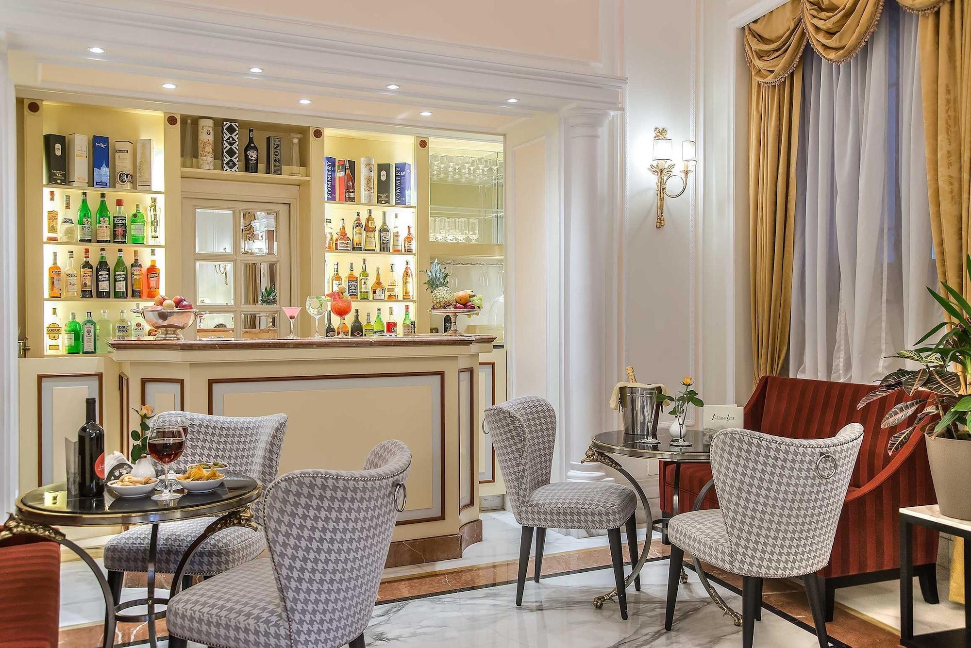 Bar/Salón Albergo Del Senato