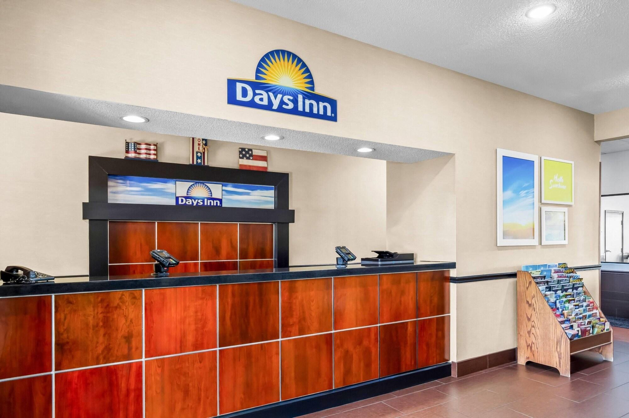 Vista Lobby Days Inn by Wyndham Collinsville/St. Louis