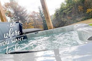 Alquiler Vacacional - Heartwood Cabin loft w/private HotTub, Hiking, Fishing, & Ziplines on 66 acres!