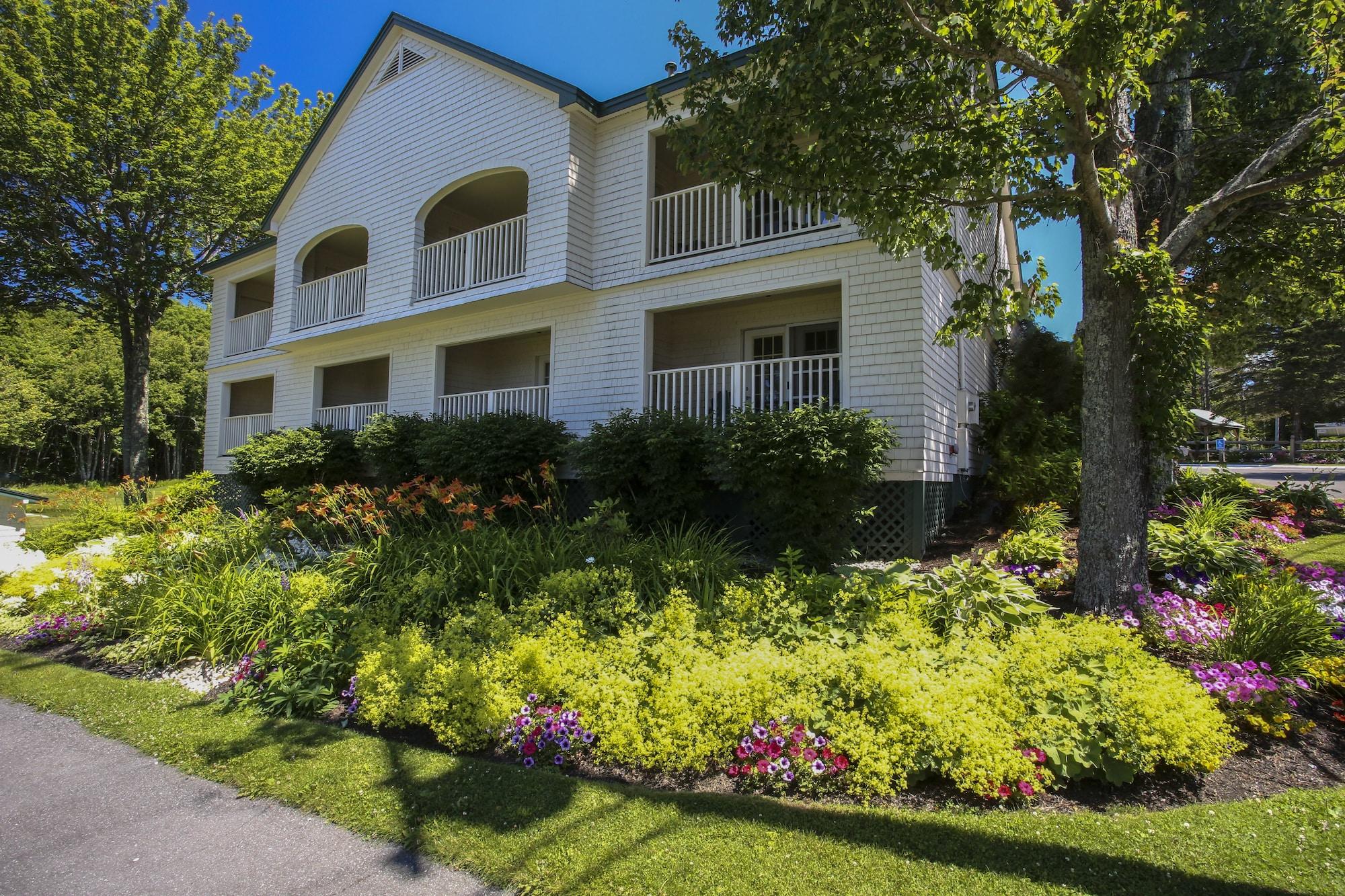 Vista Exterior Spruce Point Inn