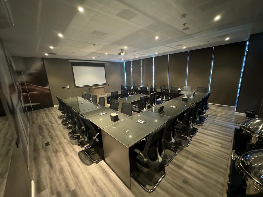 Centro de Negocios Msharef Almoden Hotel