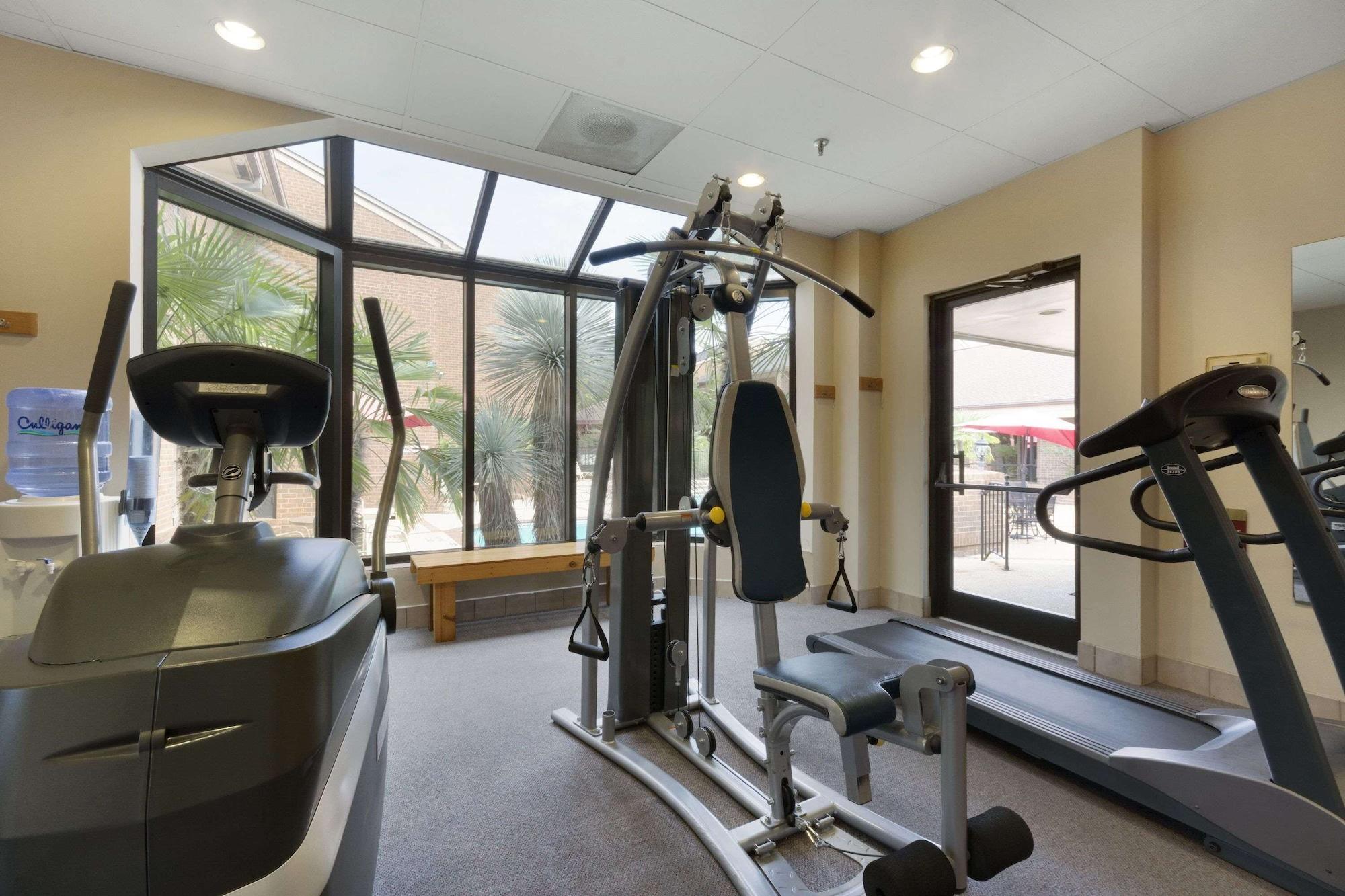 Gimnasio Ramada by Wyndham Raleigh
