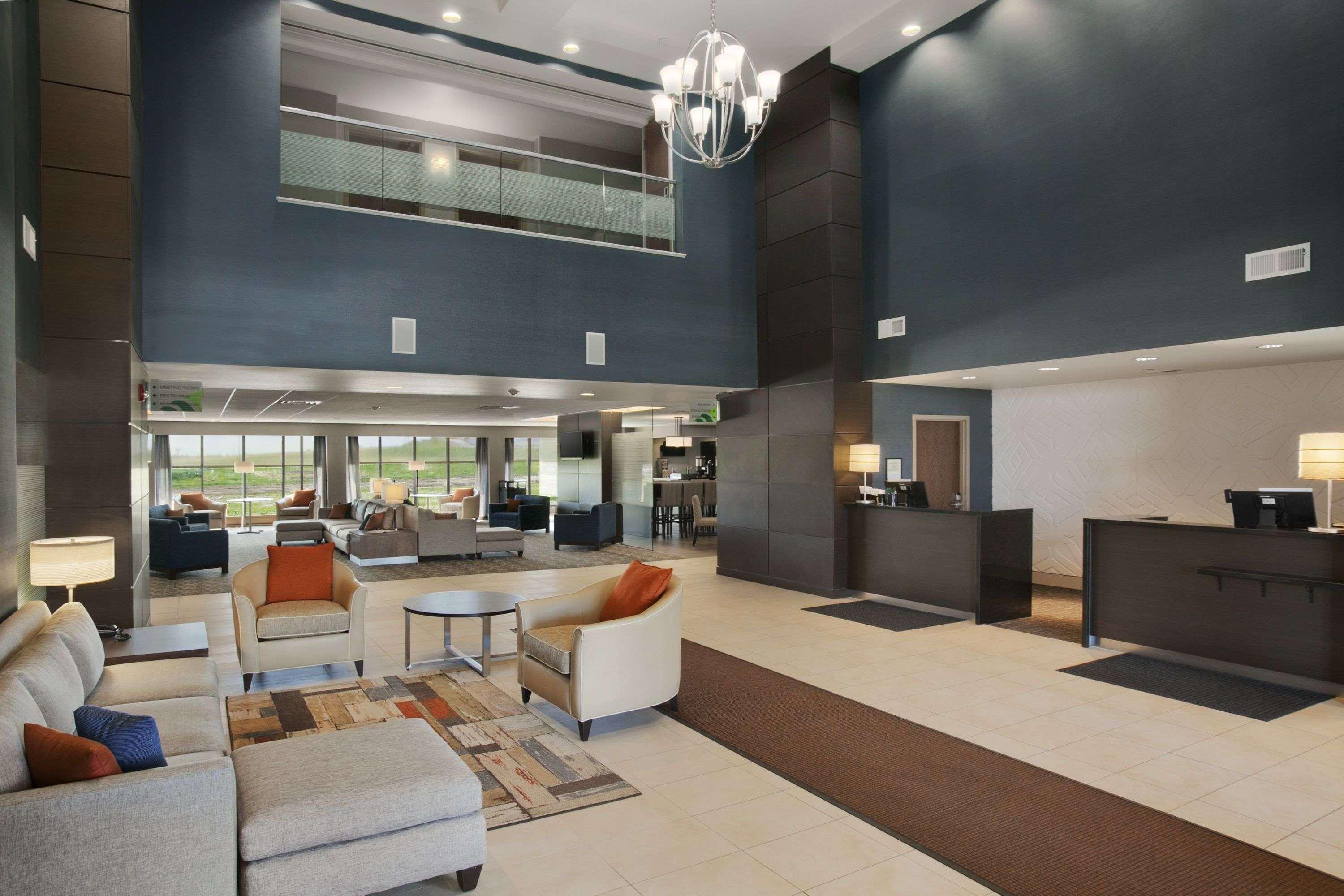 Vista Lobby Wingate by Wyndham Bismarck