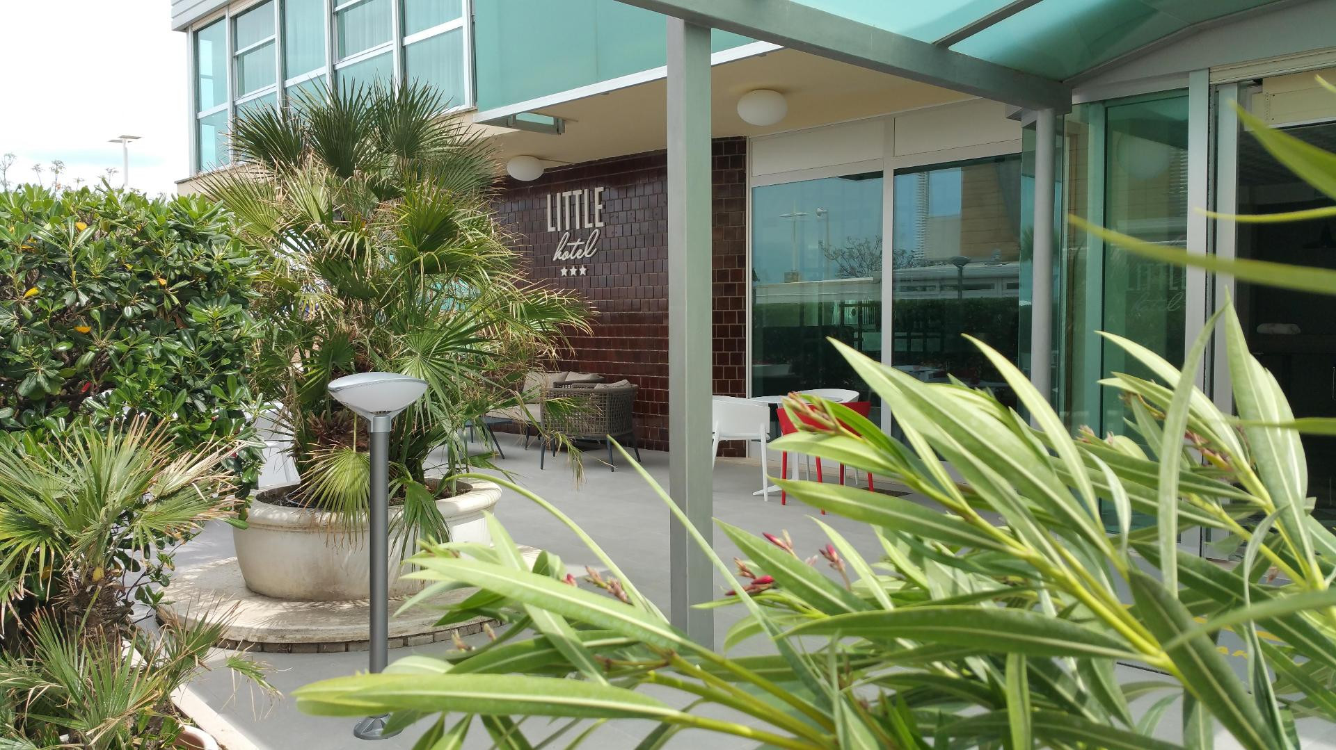 Vista Exterior Little Hotel