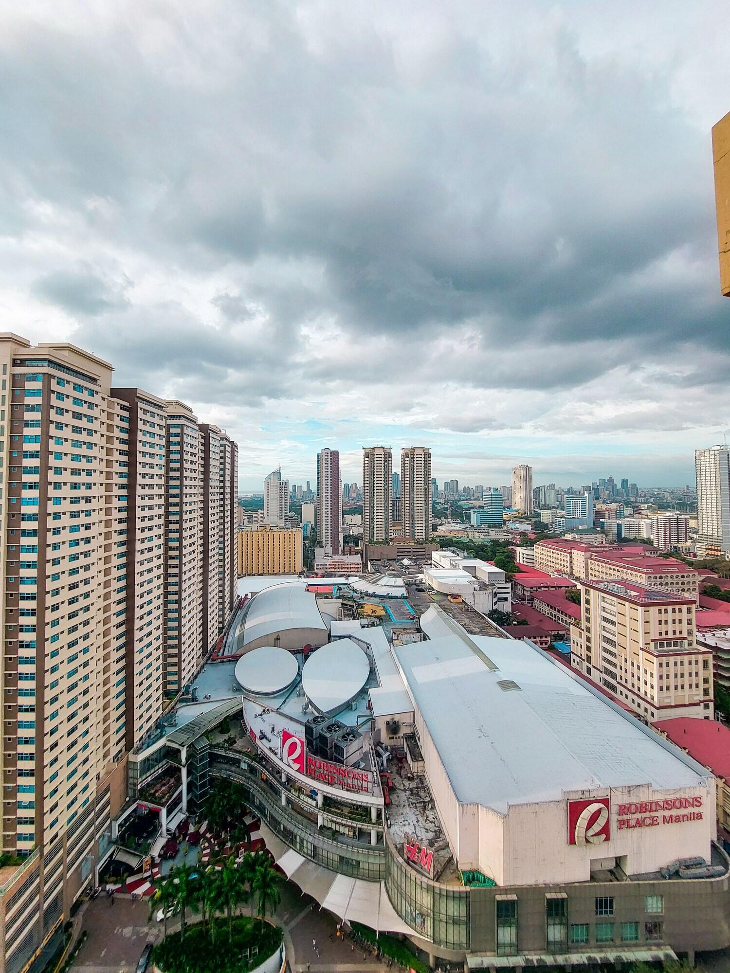 Vista Exterior Manila Bay City View Room with Free Pool