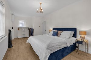 Alquiler Vacacional - 4 Bed House-garden-parking-15 min Elizabeth Line