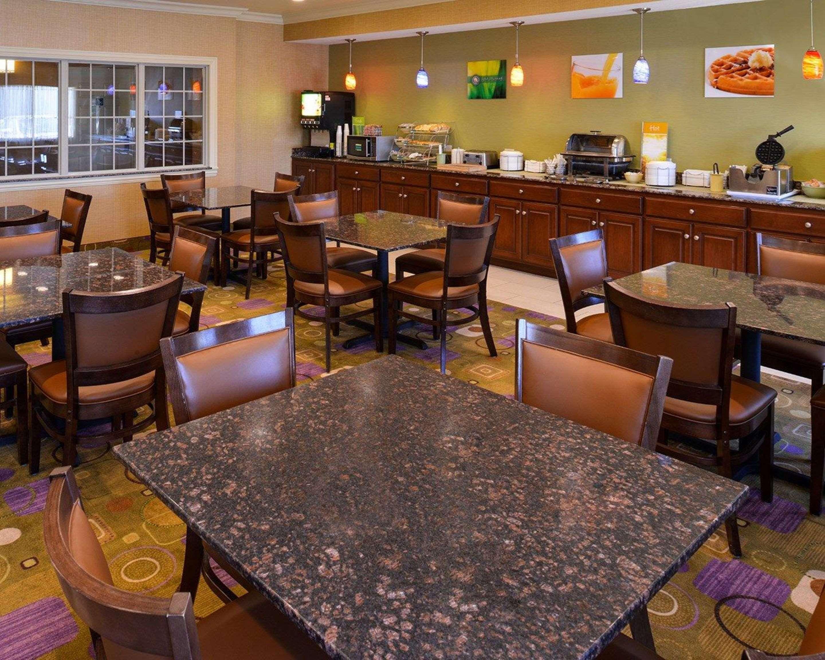 Restaurant MainStay Suites Joliet I-80