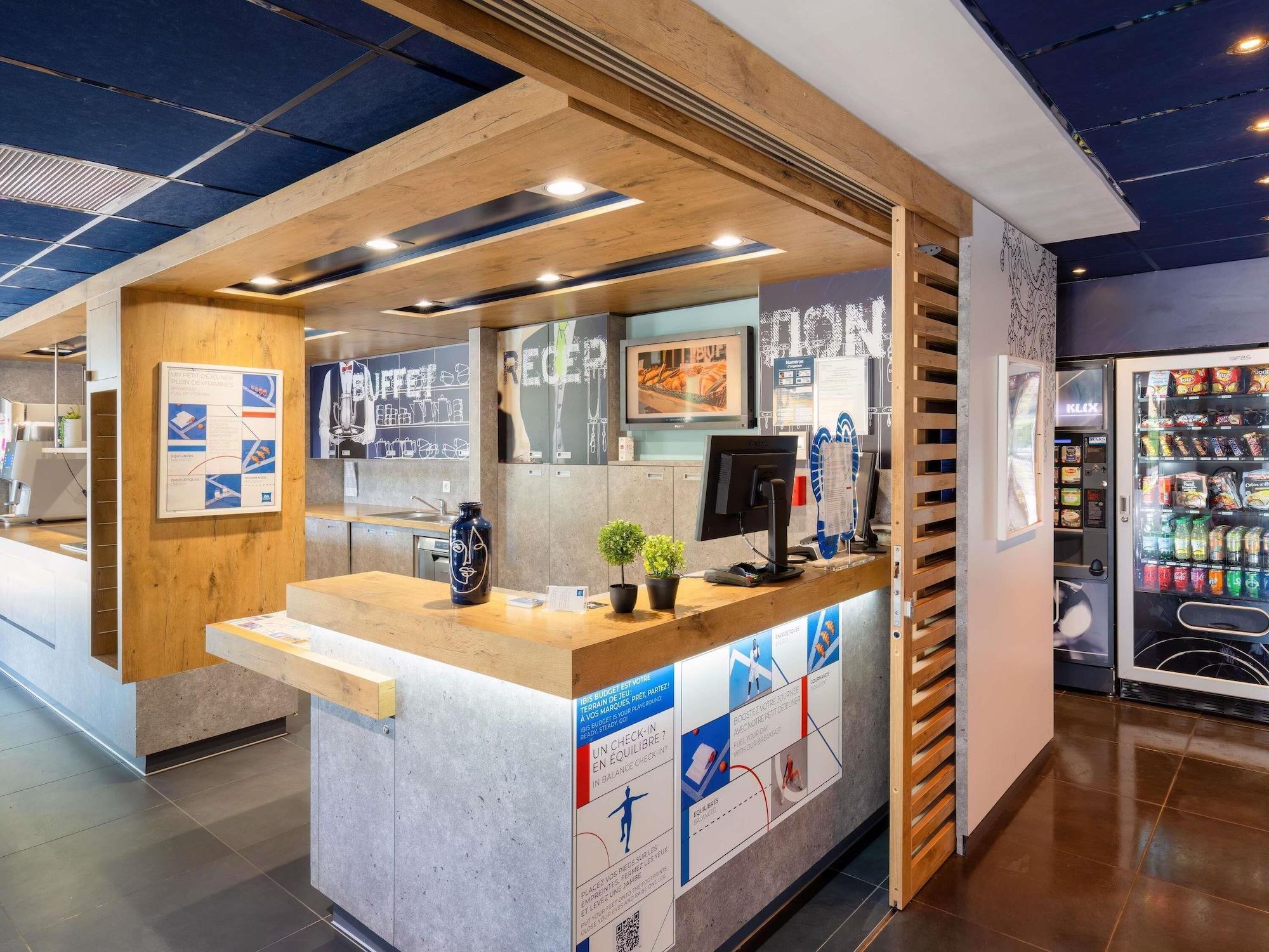 Vista Exterior ibis budget Manosque Cadarache