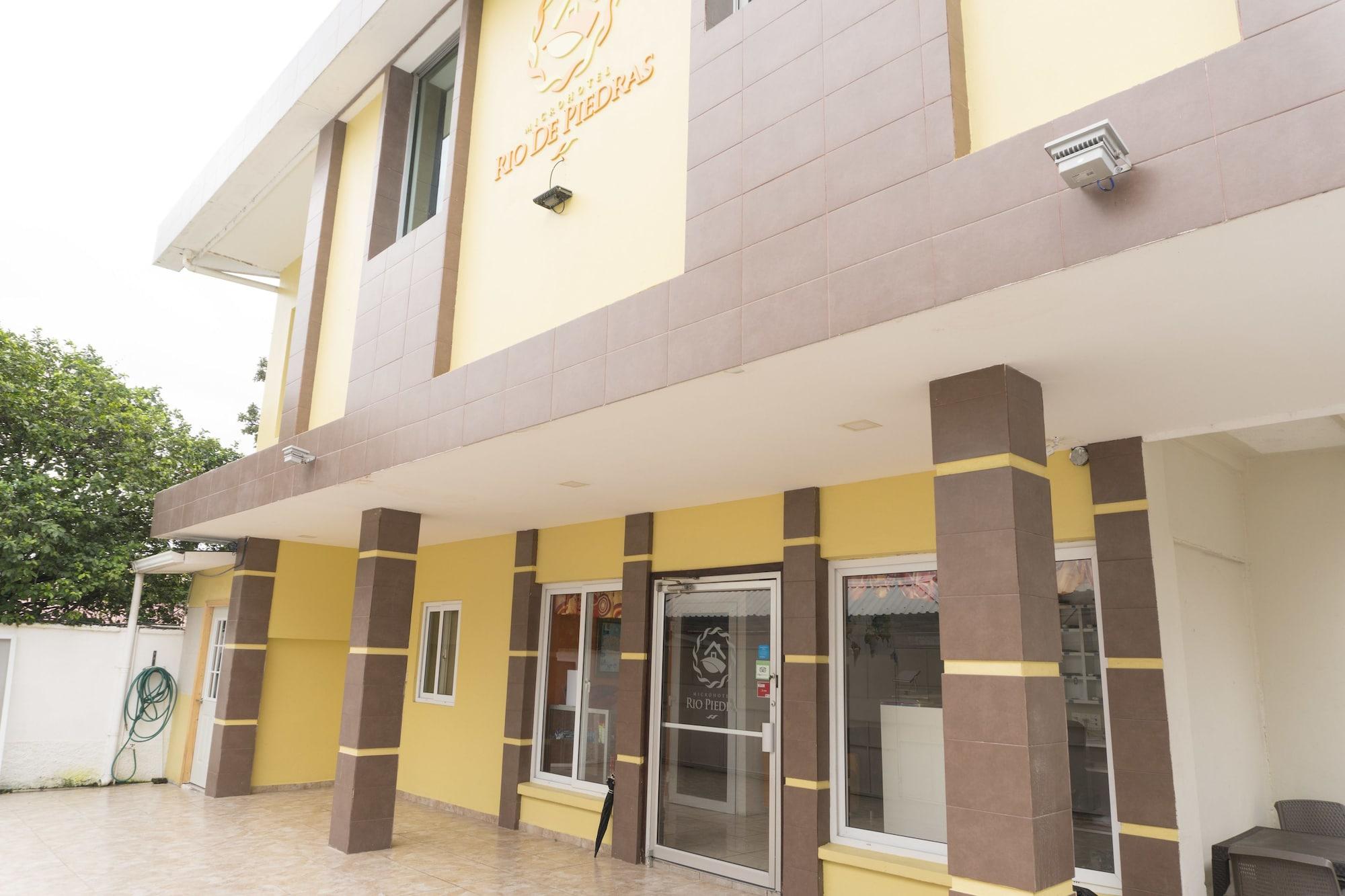 Vista Exterior Micro Hotel Rio de Piedras