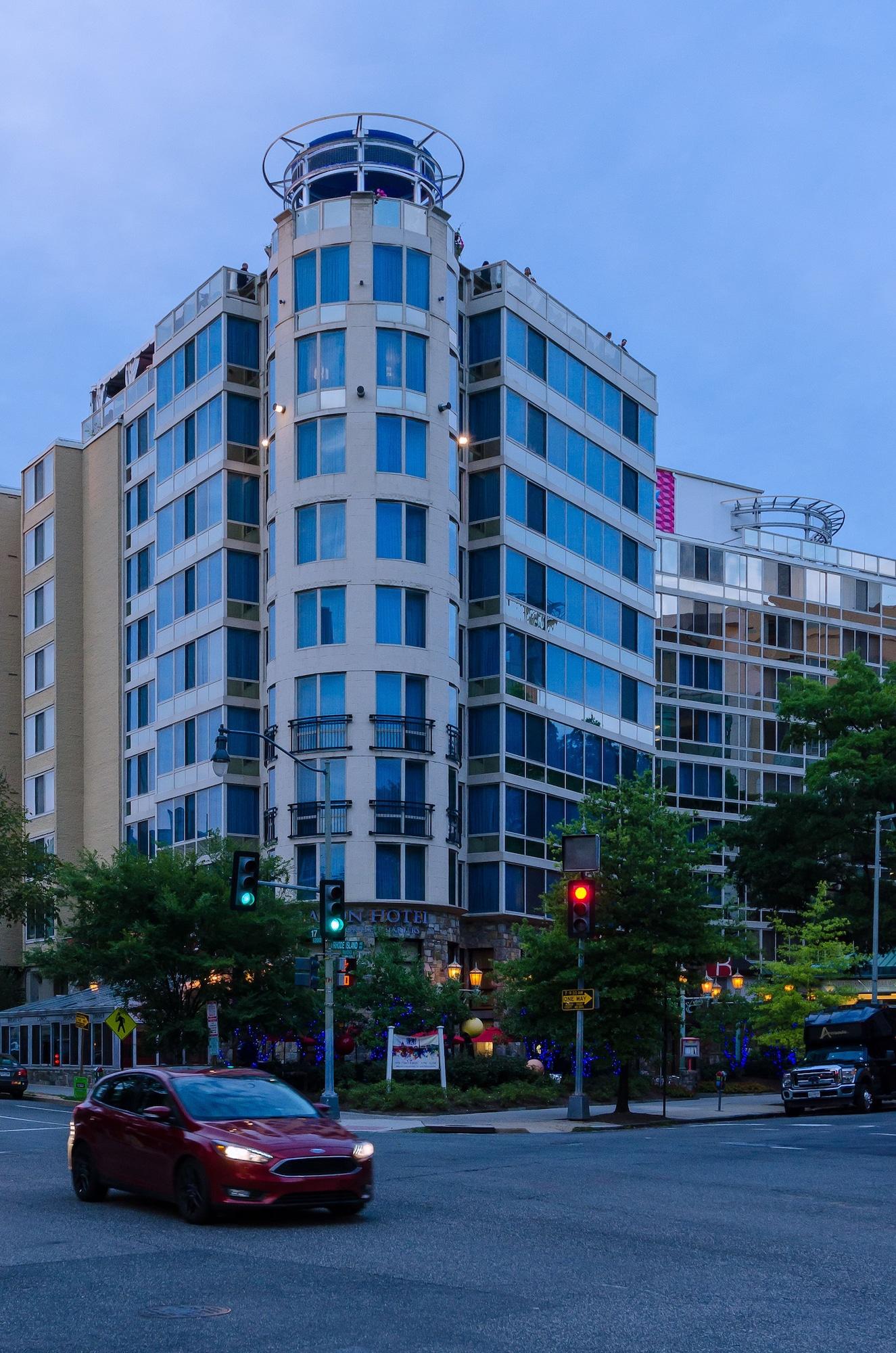 Vista Exterior Beacon Hotel & Corporate Quarters