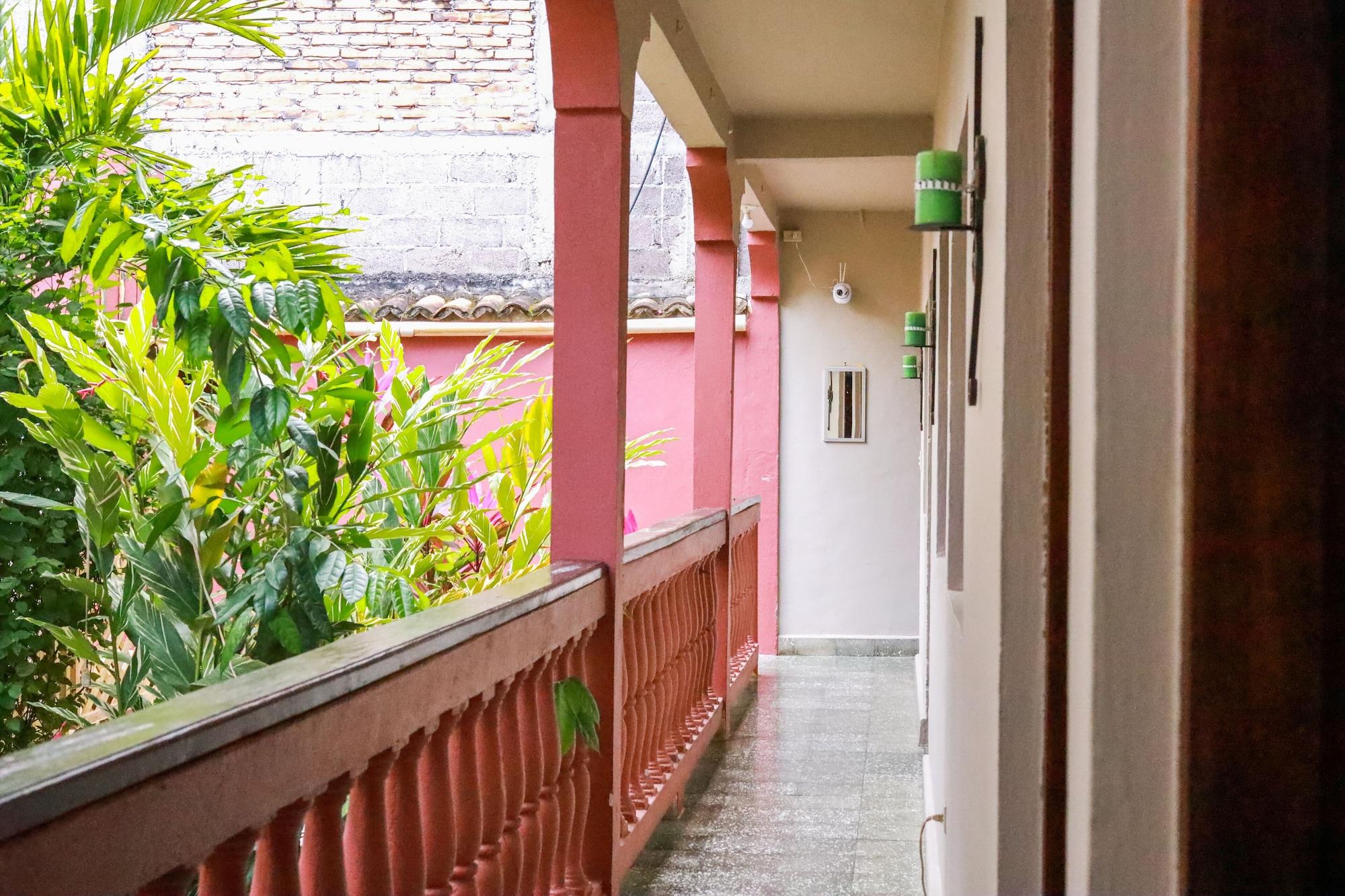 Vista Exterior Hotel Rosalila