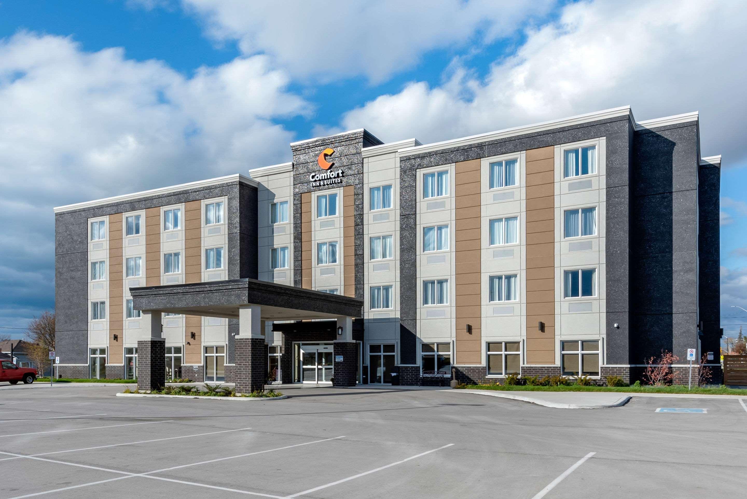Vista Exterior Comfort Inn & Suites Goderich