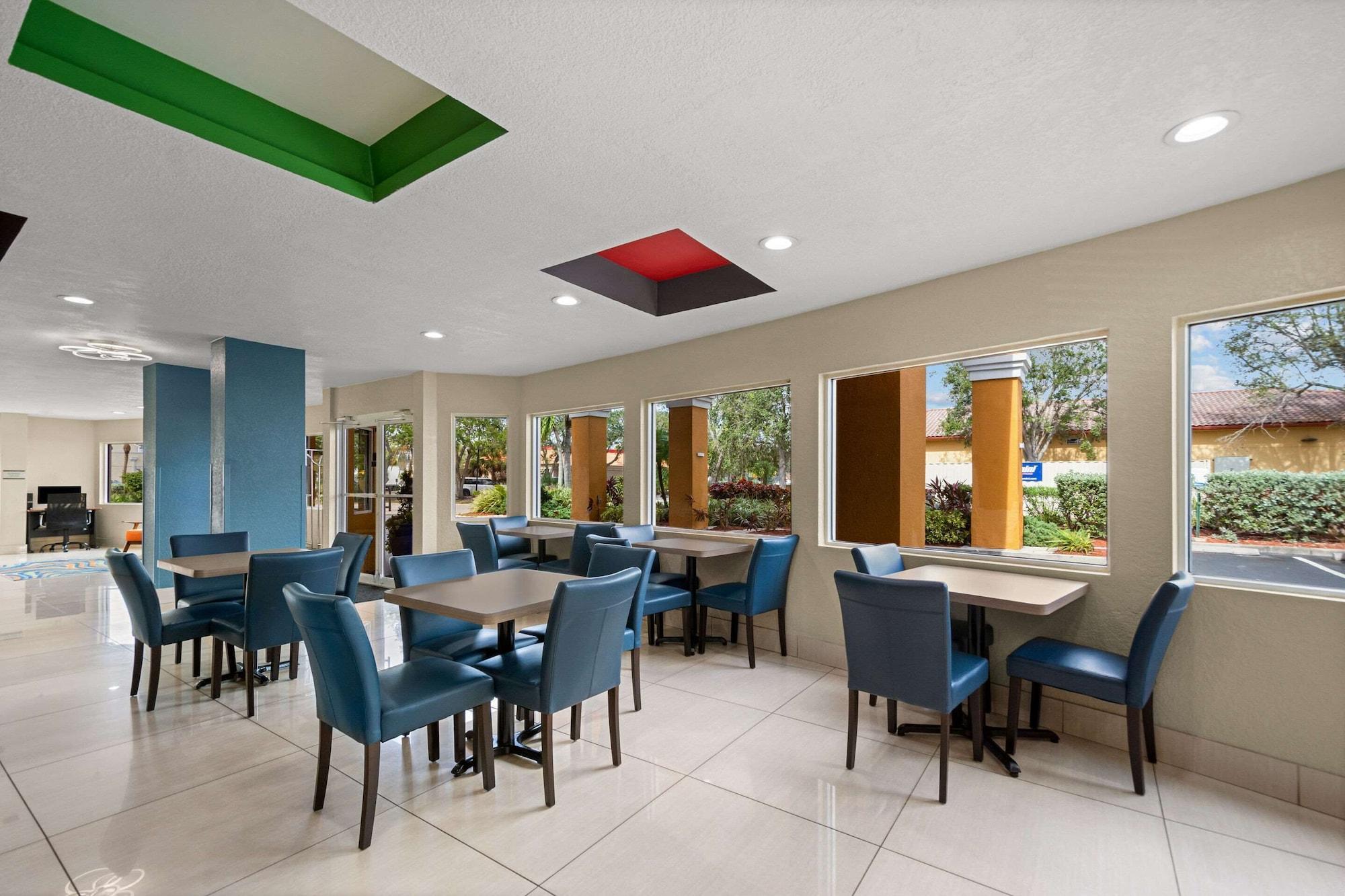 Restaurant Quality Inn - Near Serenoa Golf Club