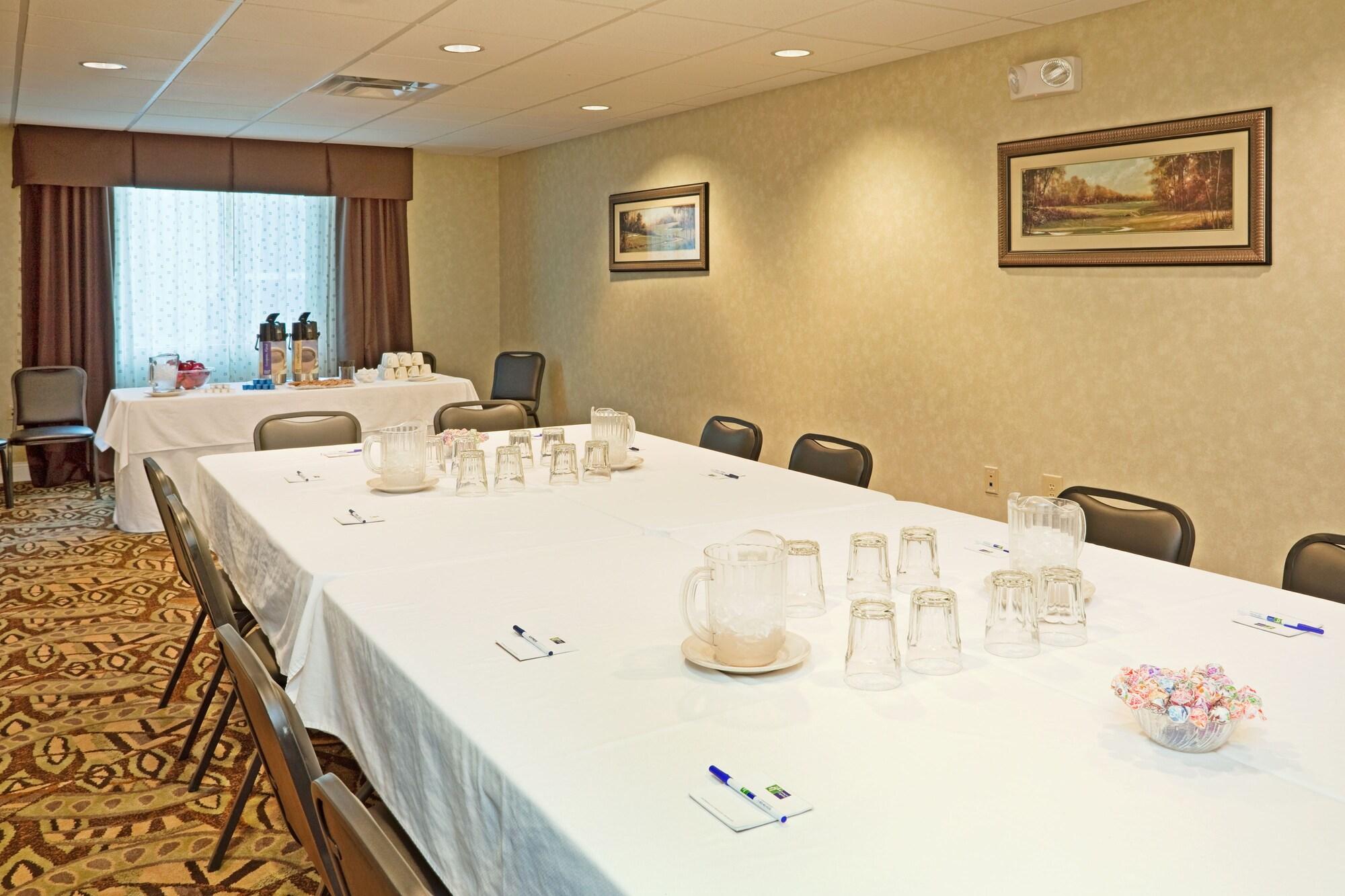 Sala de Reuniones Holiday Inn Express Hotel & Suites Southern Pines by IHG