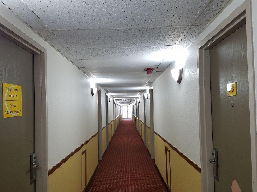 Varios Americas Best Value Inn - Wichita West / Airport