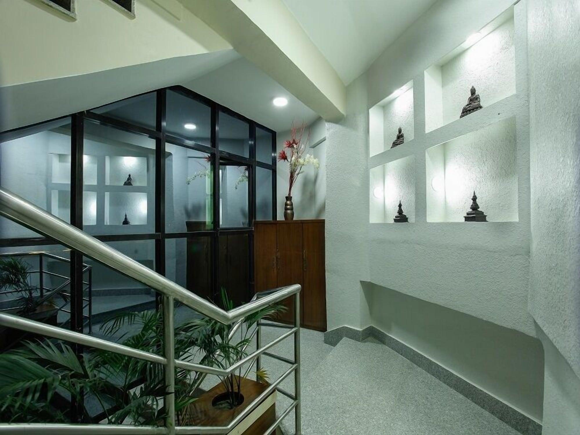 Varios Meridian Suite Hotel