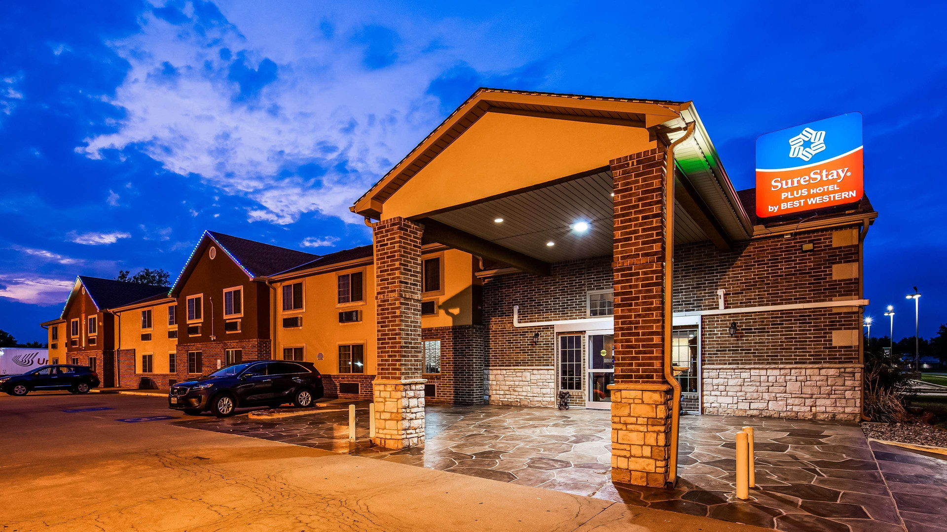 Vista Exterior SureStay Plus Hotel by Best Western Kearney