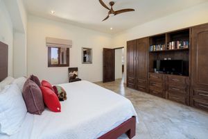 Arriendo temporal - Oceanfront Oasis: Walk to town, Private Pool, Spacious Garden Courtyard
