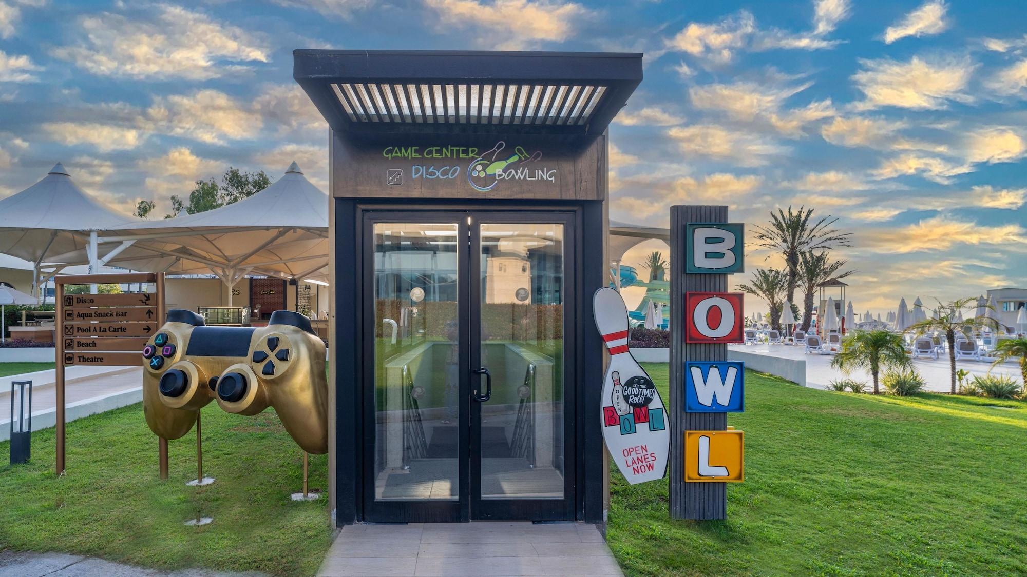 Vista Exterior Mirage Park Resort - All Inclusive