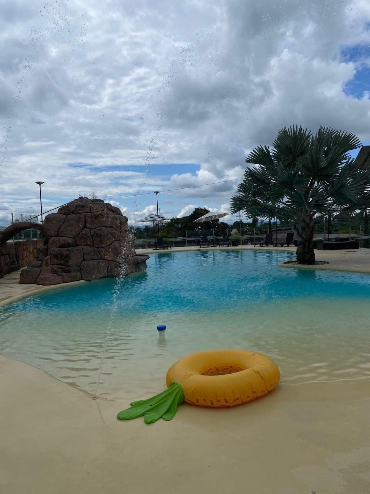 Varios MAHAWI RESORT