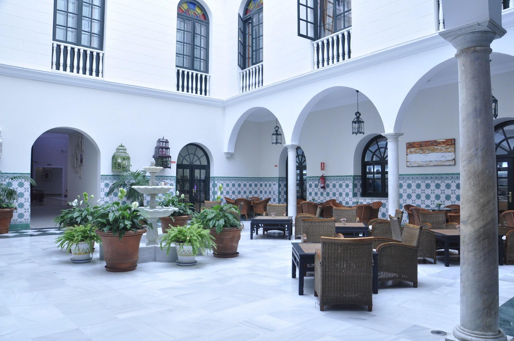 Vista Lobby Senator Cádiz Spa Hotel