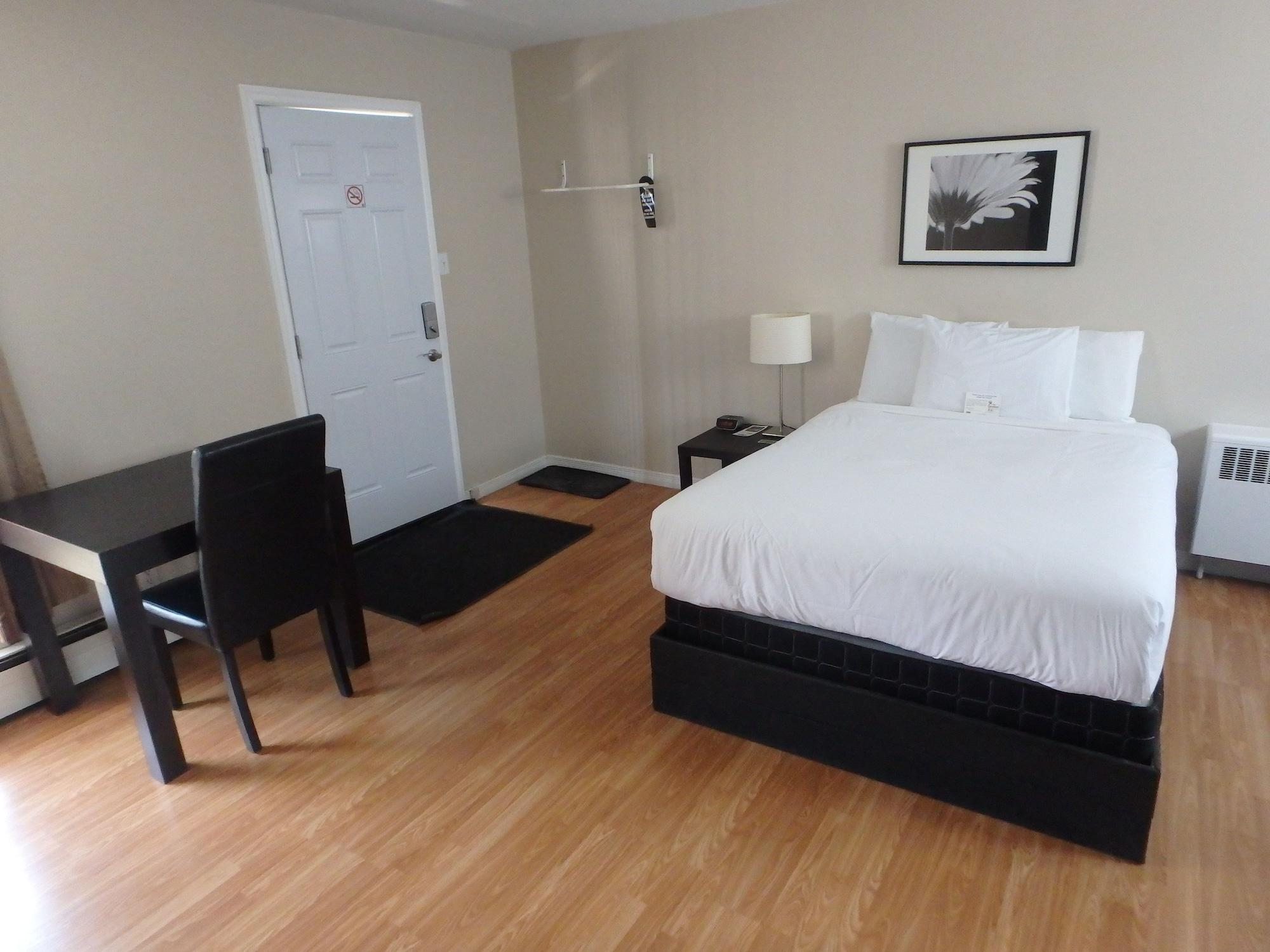 Varios Wheel Inn Motel