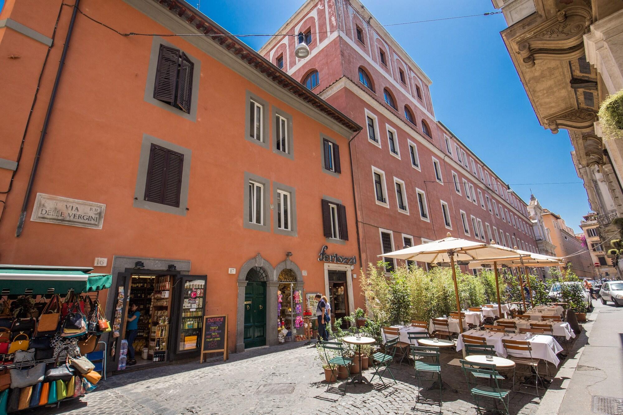Varios Piccolo Trevi Suites