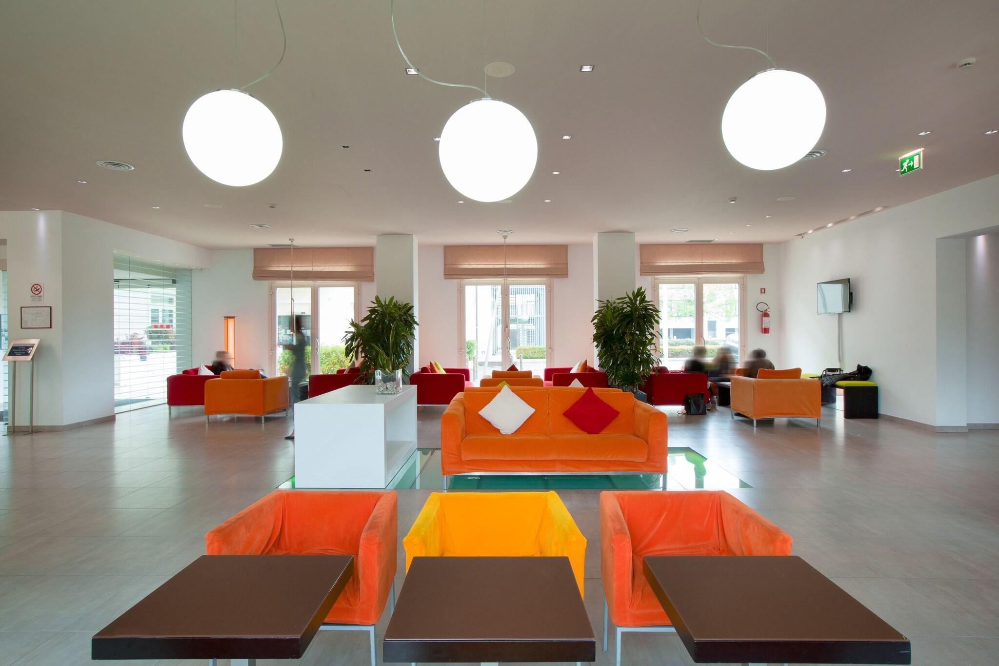 Vista Lobby UNA Hotels Cesena Nord