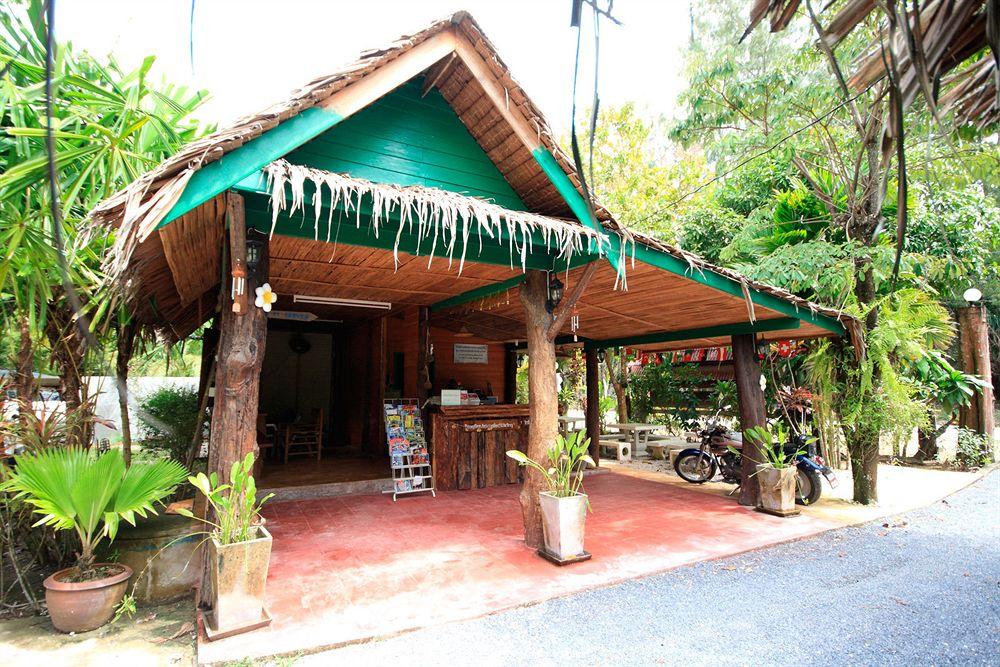 Varios Baan Po Ngam Resort