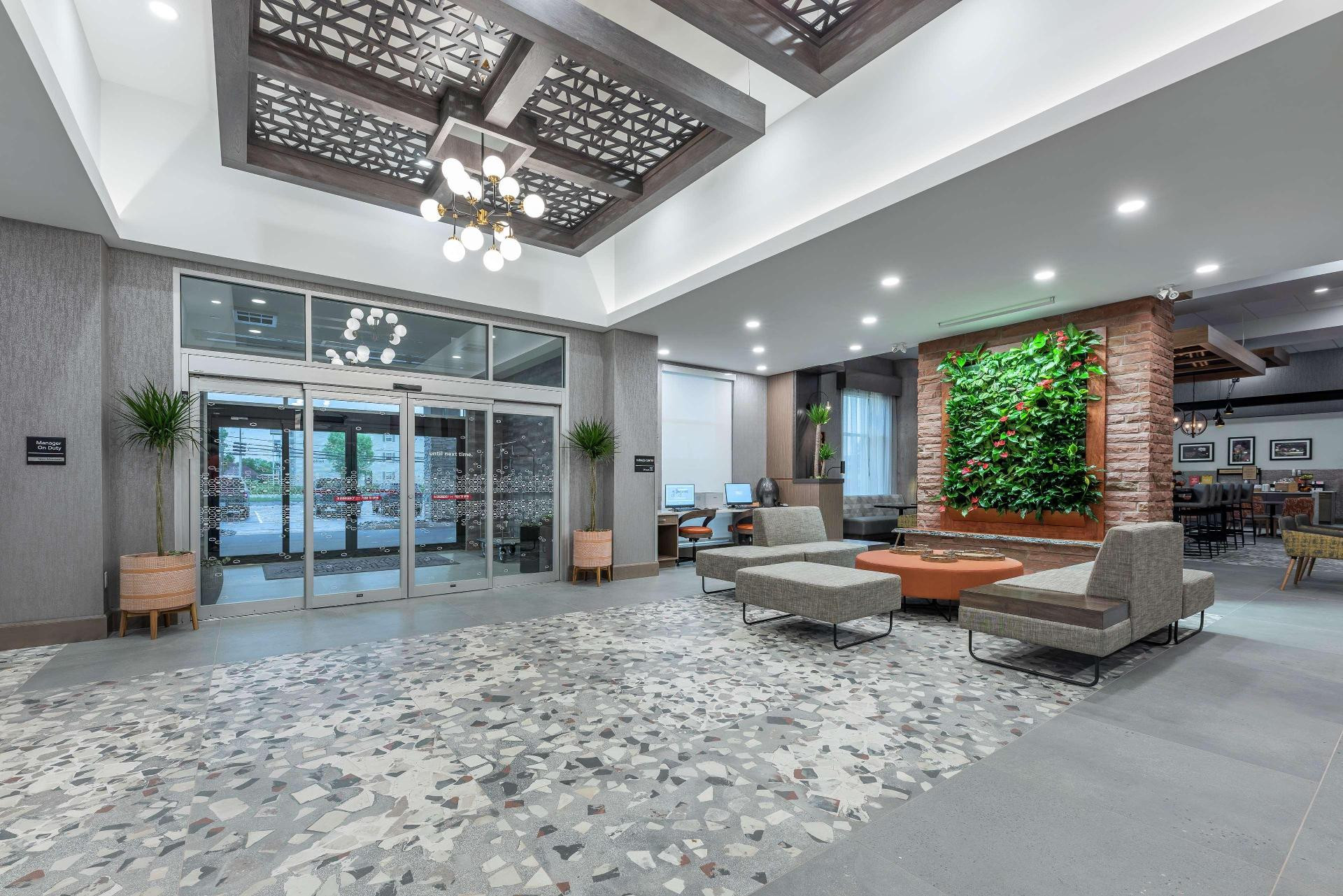 Vista Lobby Hampton Inn & Suites Charlottetown