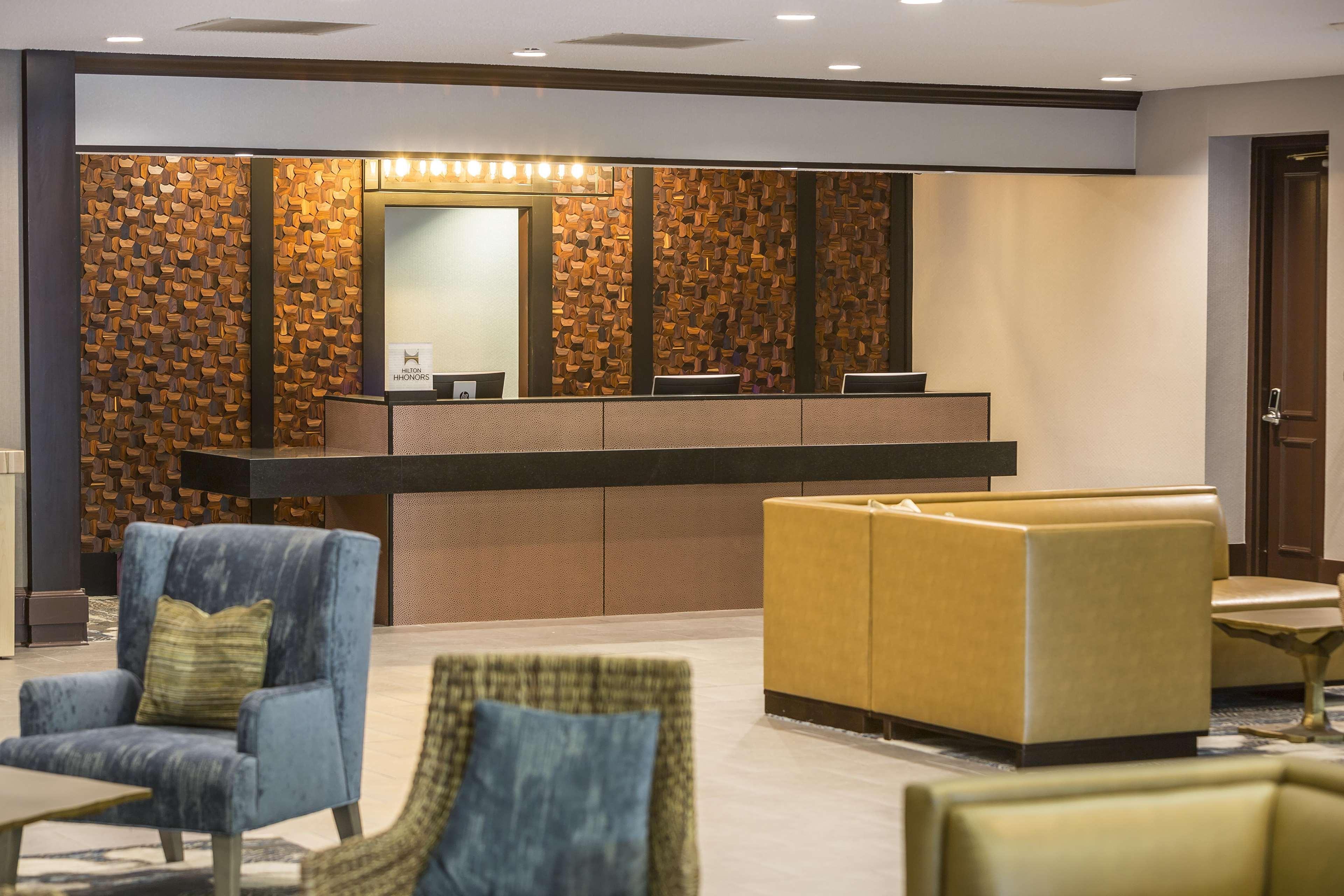 Vista Lobby DoubleTree by Hilton Boston - Andover