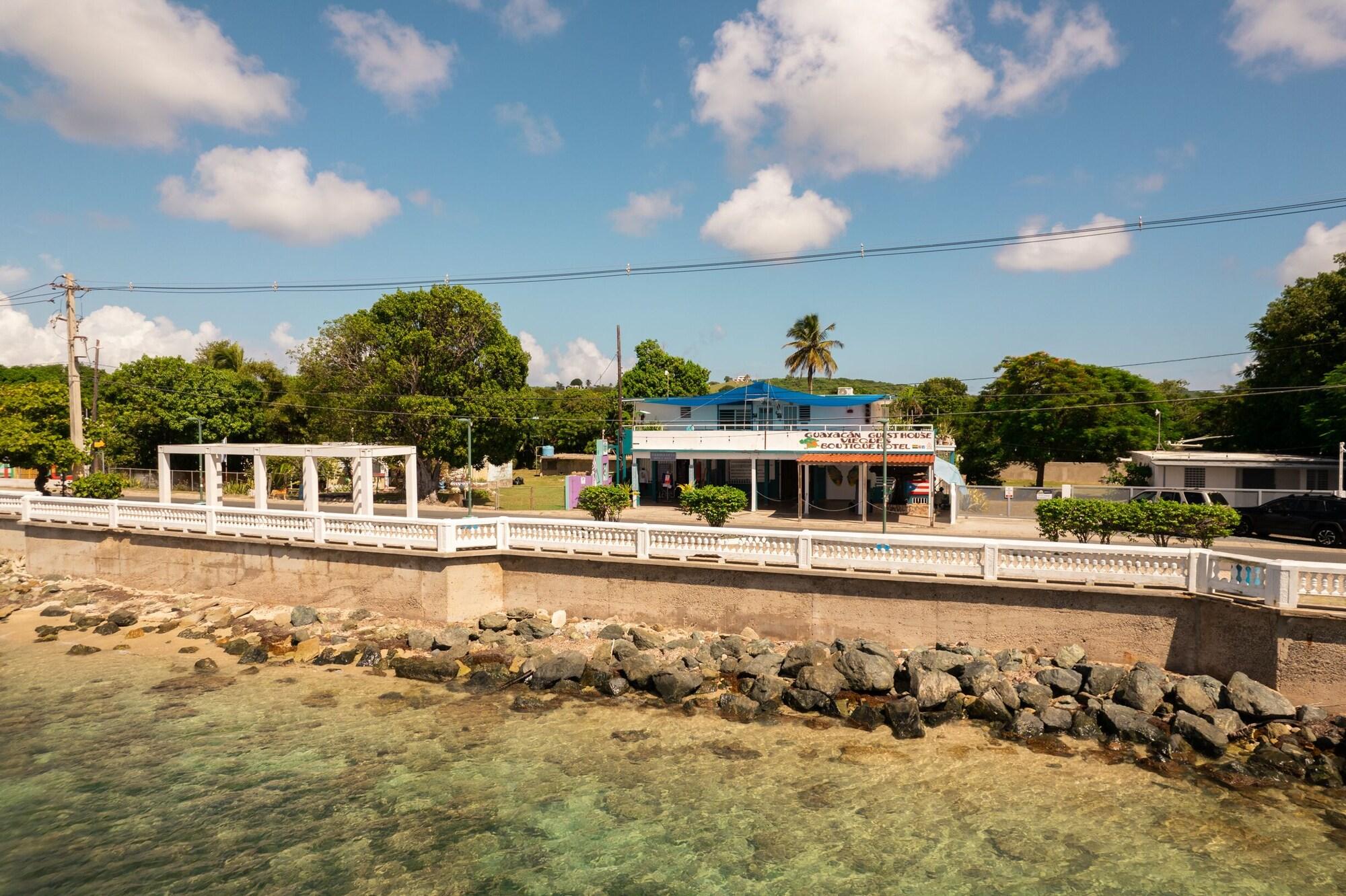 Varios Guayacan Guest House